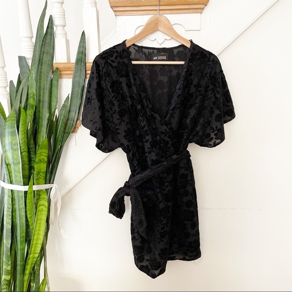 H&M Dresses & Skirts - H&M conscious collection black floral mini dress sz 6